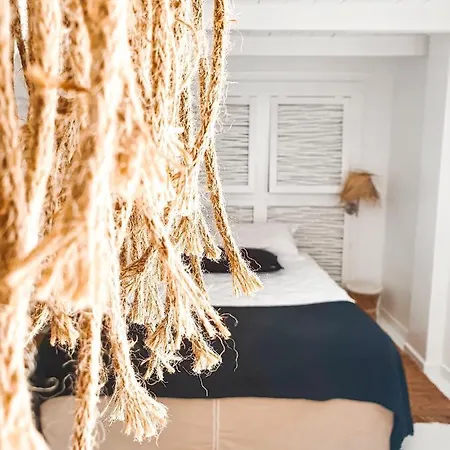 Apartment Captain Zeppos