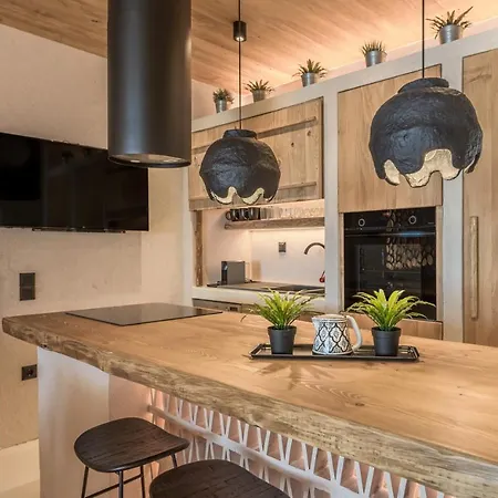 Captain Zeppos Apartment *