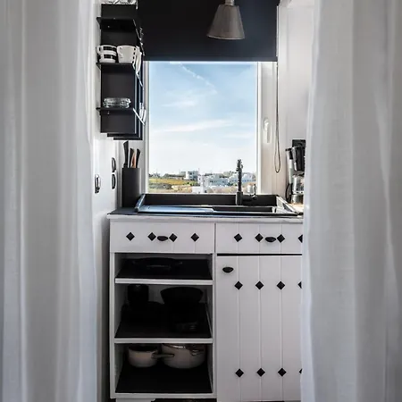 Captain Zeppos * Pollonia