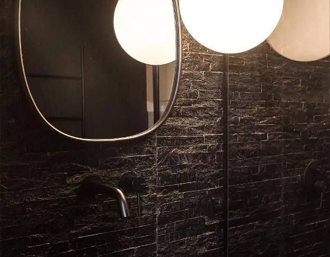 Captain Zeppos * Pollonia