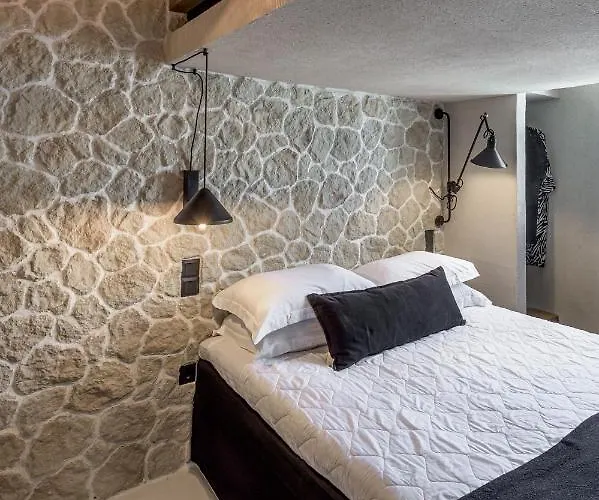 Captain Zeppos * Pollonia